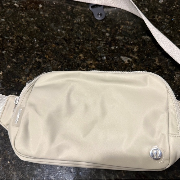lululemon athletica Handbags - NWOT‼️Everywhere belt bag large 2L- raw linen(discontinued color)